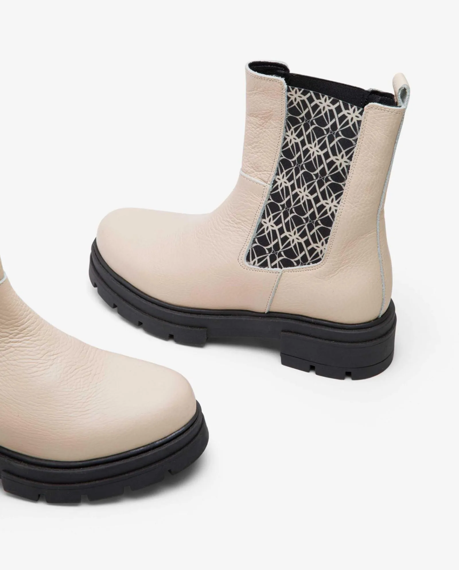 Botas Y Botines*Cuplé Botin Elastico Napa Bugui Beig