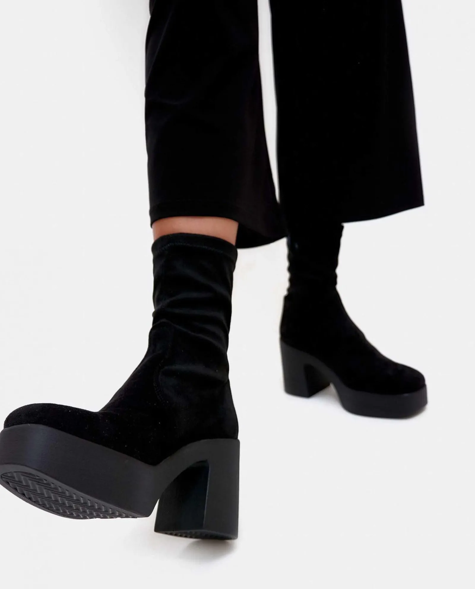 Botas Y Botines*Cuplé Botin Plataforma Ultrasuede Strech Negro