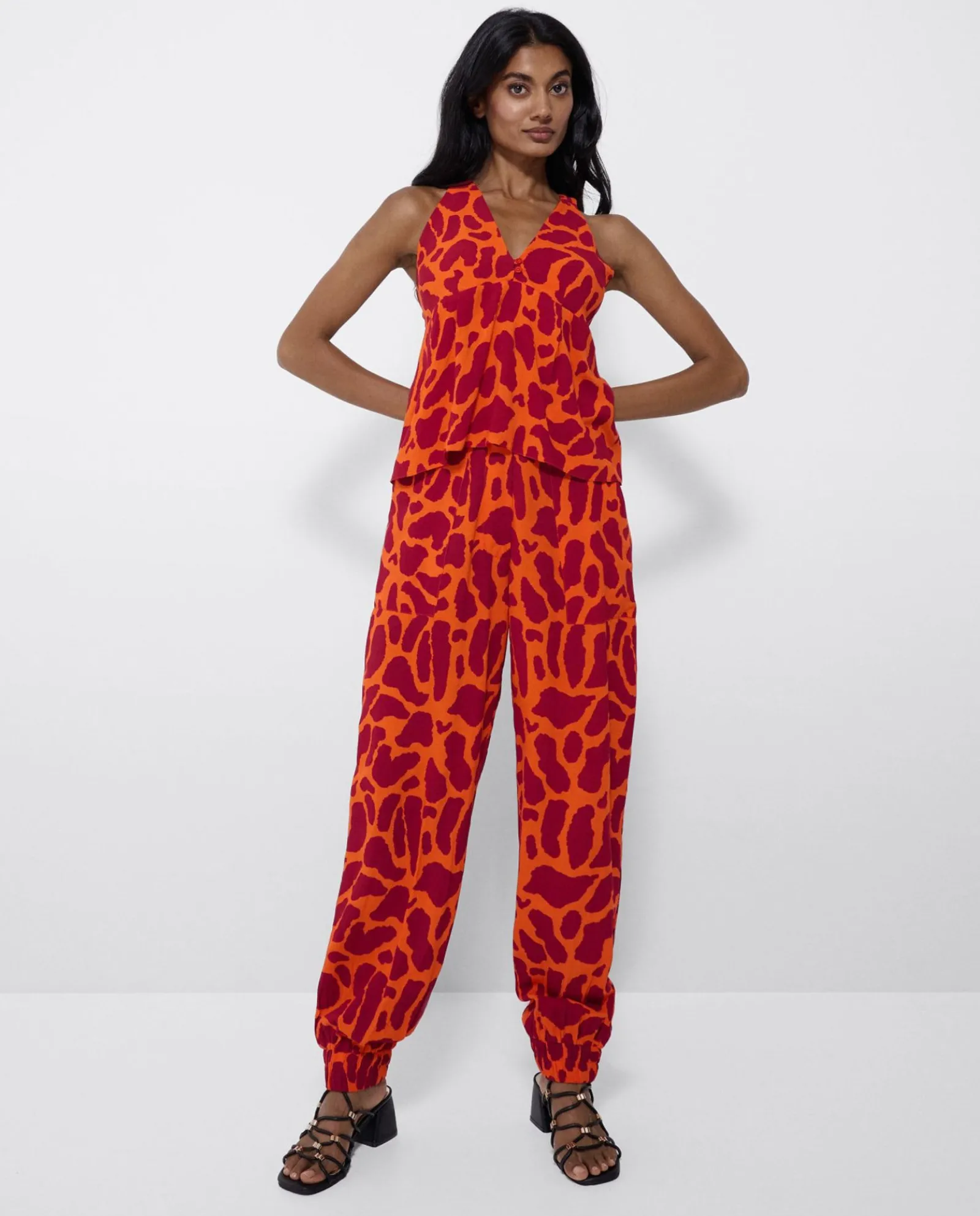 Pantalones*Cuplé Pantalon Jogger Crep Estampado Jirafa