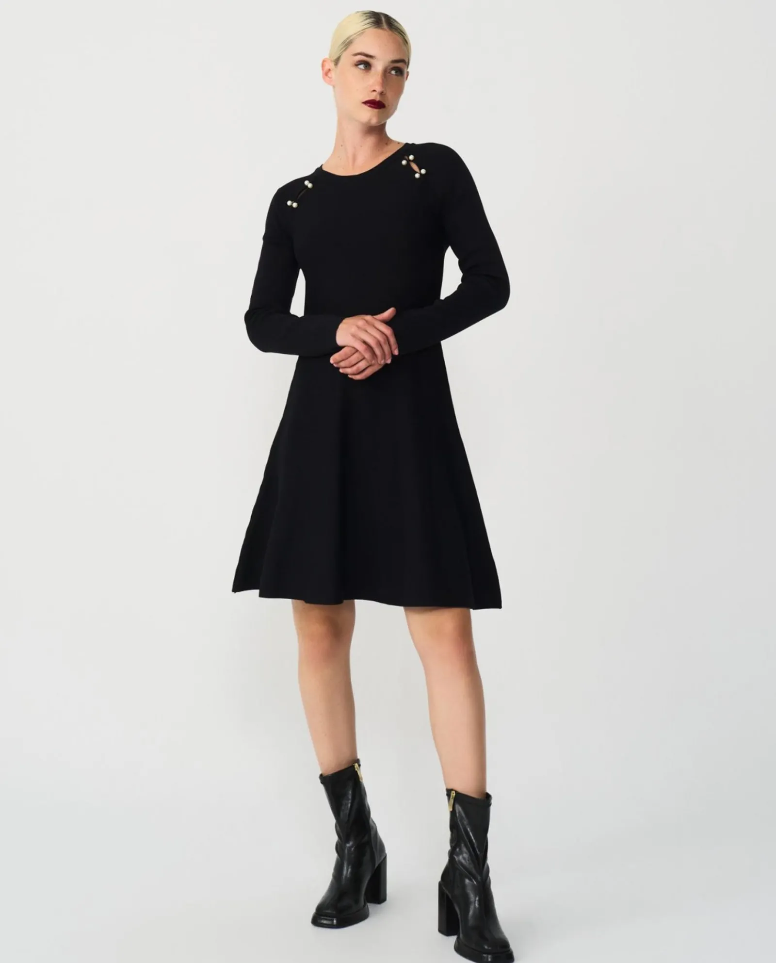 Vestidos*Cuplé Vestido Corto Perlas Punto Negro